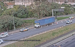 Motociclista morre após bater em caminhão na rodovia Anhanguera em Jundiaí